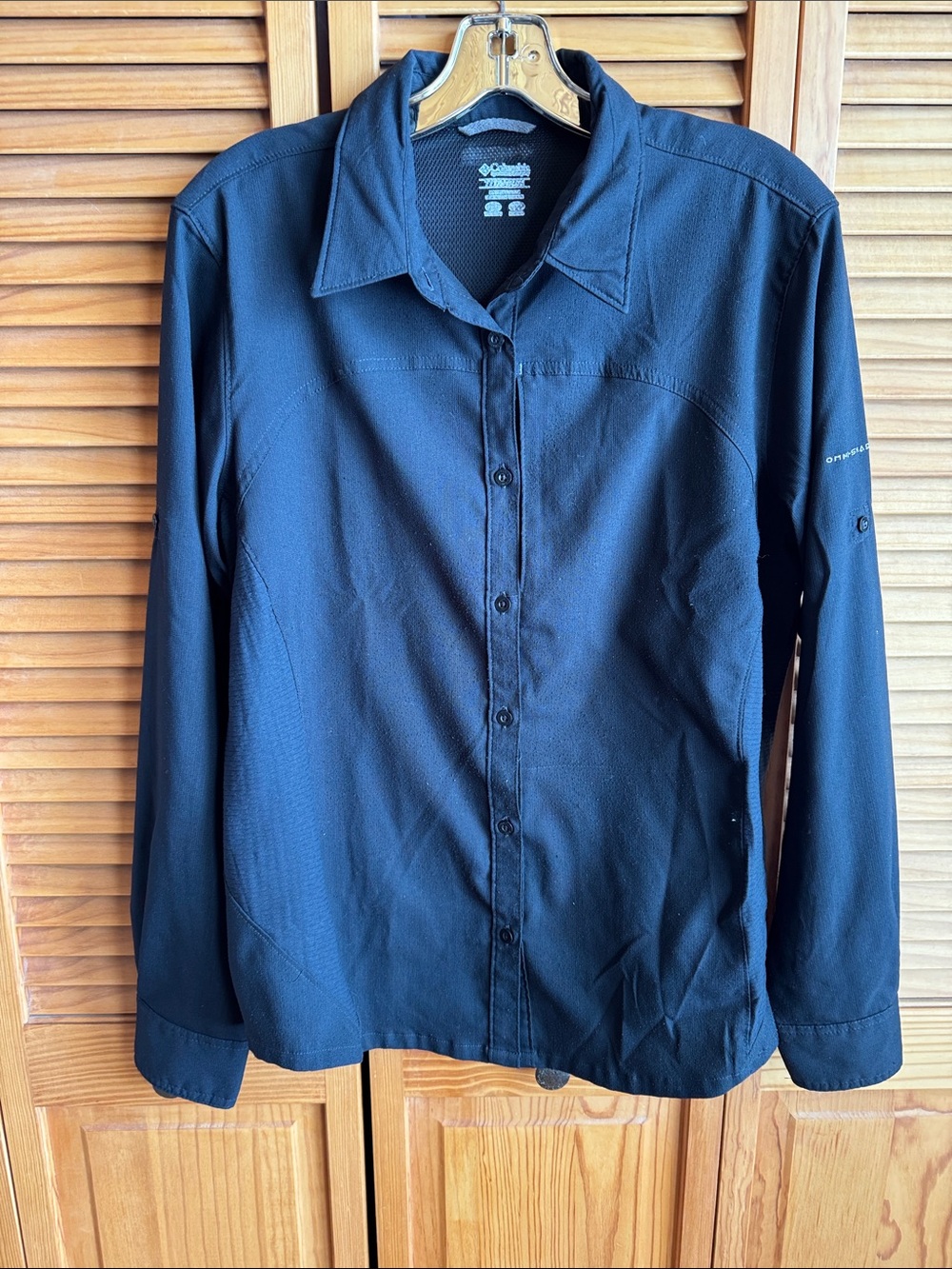 Columbia Women’s Omni-Shade Long-Sleeve Black Button-Up Shirt